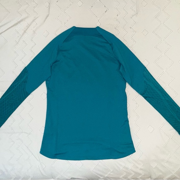 Nike Teal New Zealand Football Jersey - Picture 2 of 4